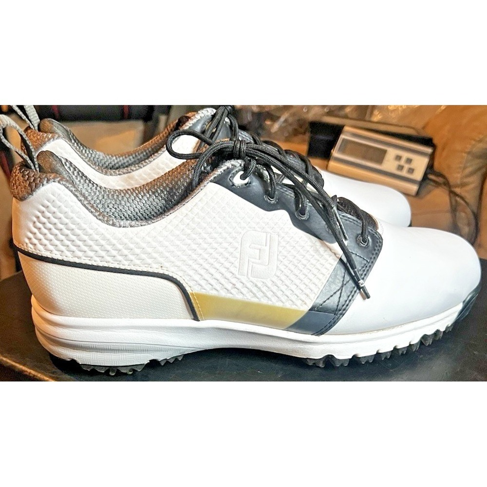 FootJoy FJ Contour Fit Men's Size 10.5M White Soft Spiked Golf Shoes 54091